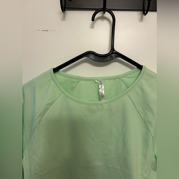 🍁Fabletics Avah Color Block Cut Off Crop Top - Picture 4 of 8